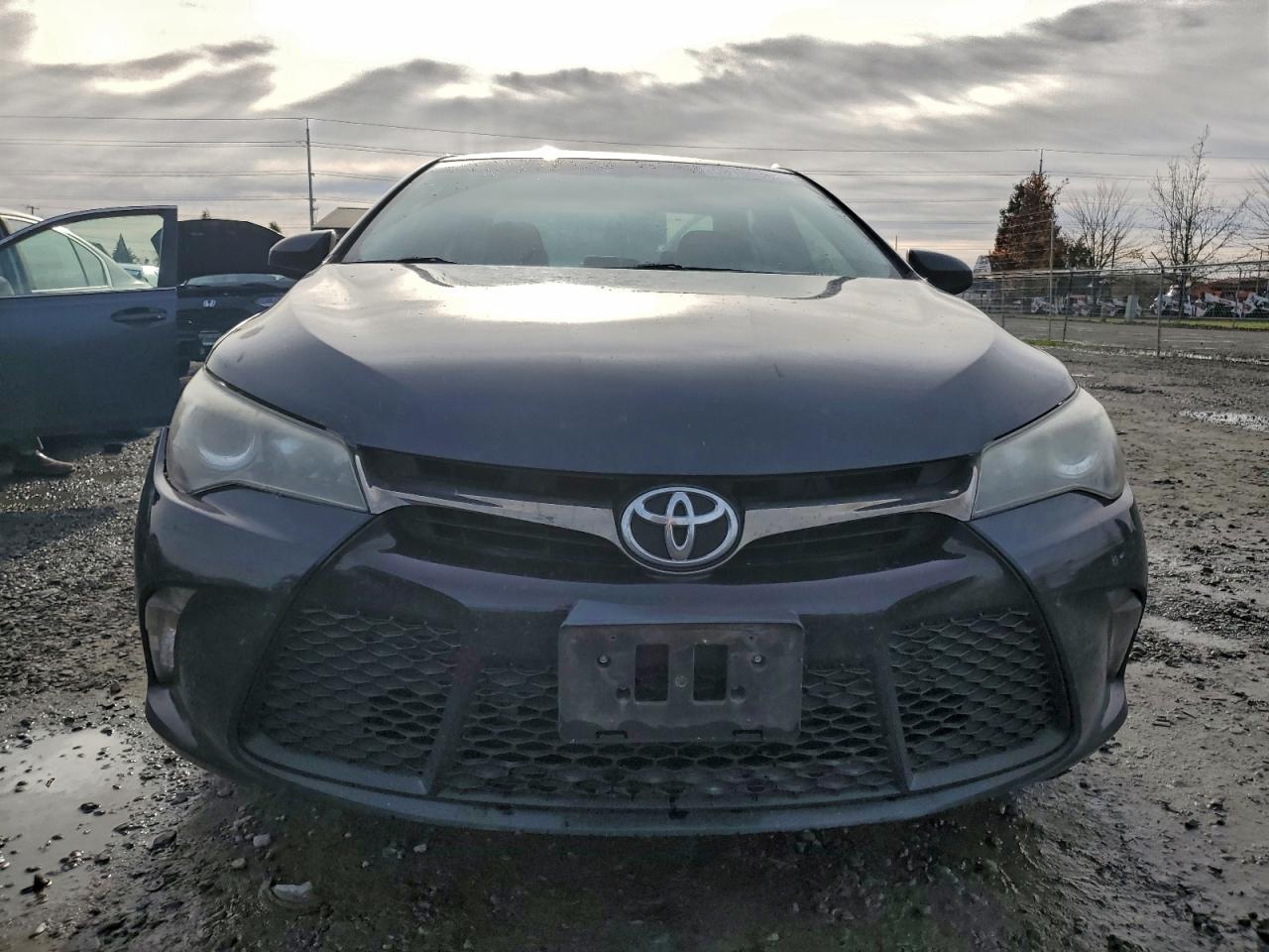 2016 TOYOTA CAMRY LE photo 5