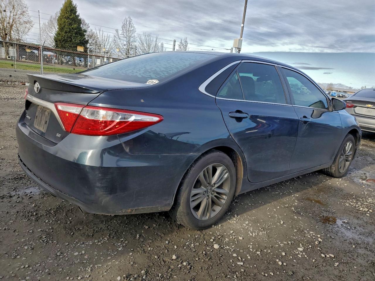 2016 TOYOTA CAMRY LE photo 3