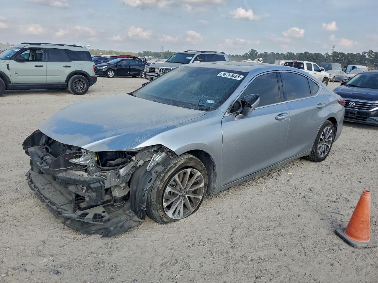 2022 LEXUS ES
