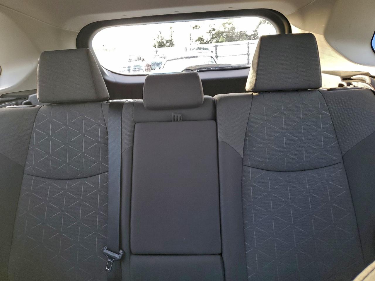 2021 TOYOTA RAV4 XLE photo 10