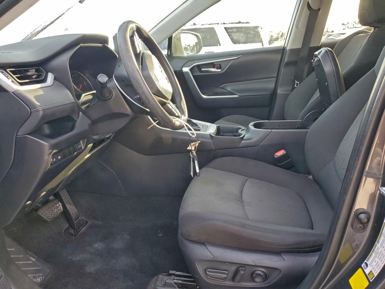 2021 TOYOTA RAV4 XLE photo 7