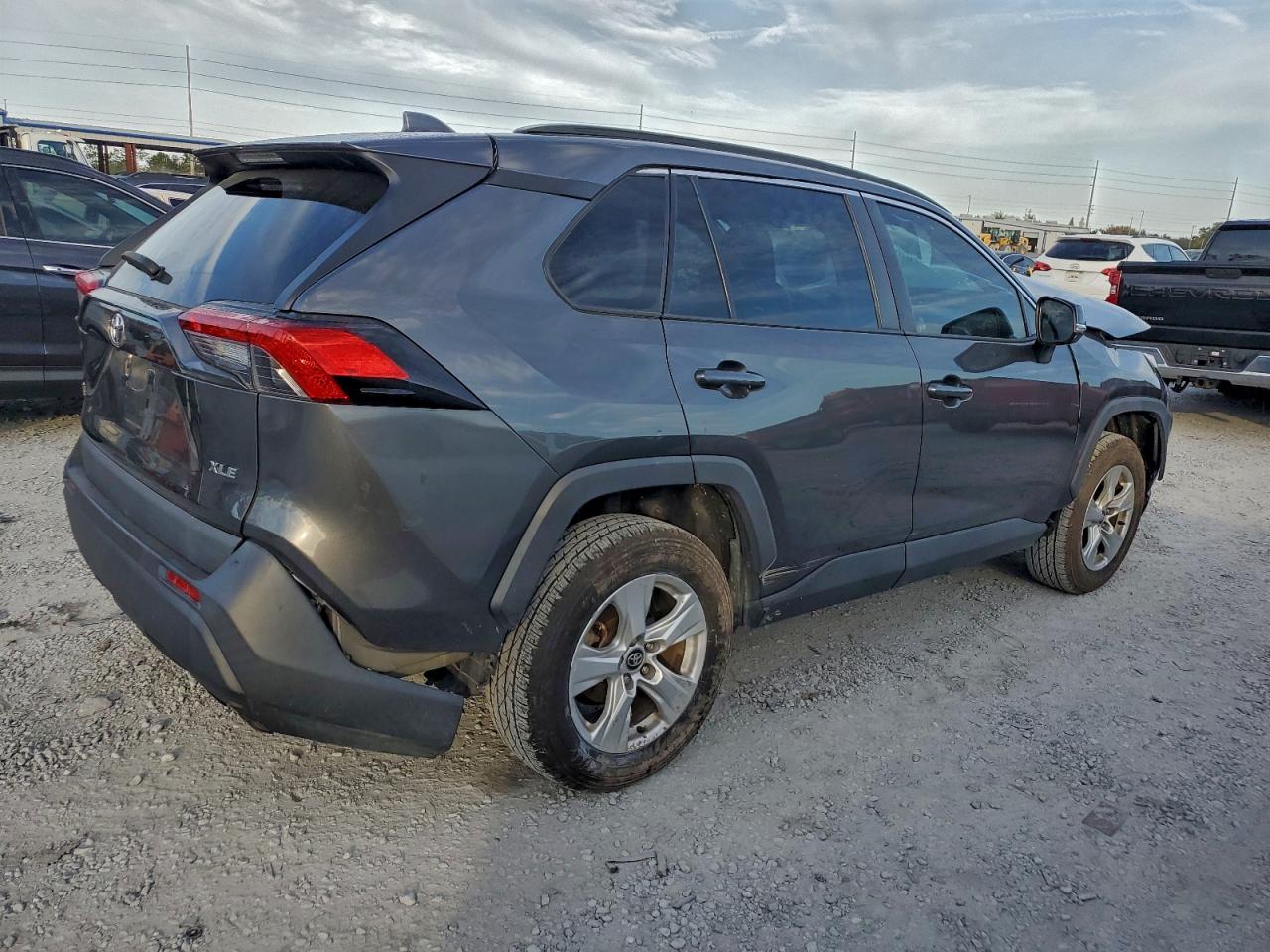 2021 TOYOTA RAV4 XLE photo 3