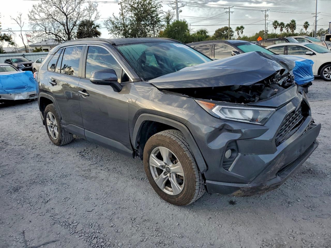 2021 TOYOTA RAV4 XLE photo 4
