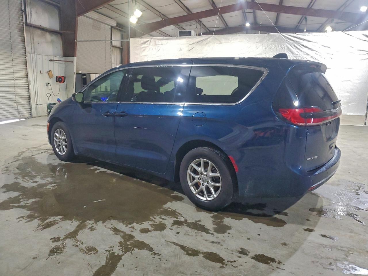 2025 CHRYSLER PACIFICA SELECT photo 2