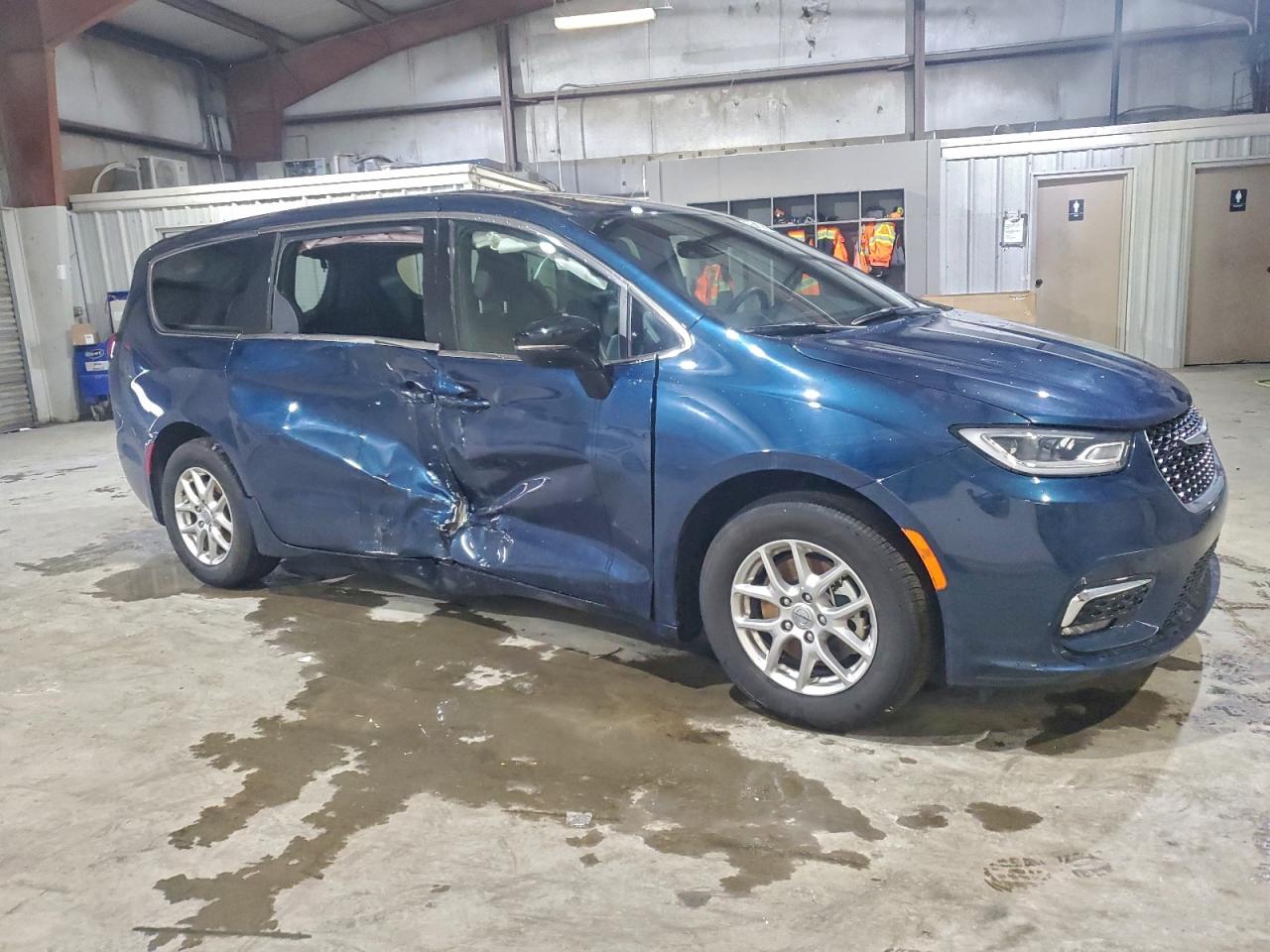 2025 CHRYSLER PACIFICA SELECT photo 4