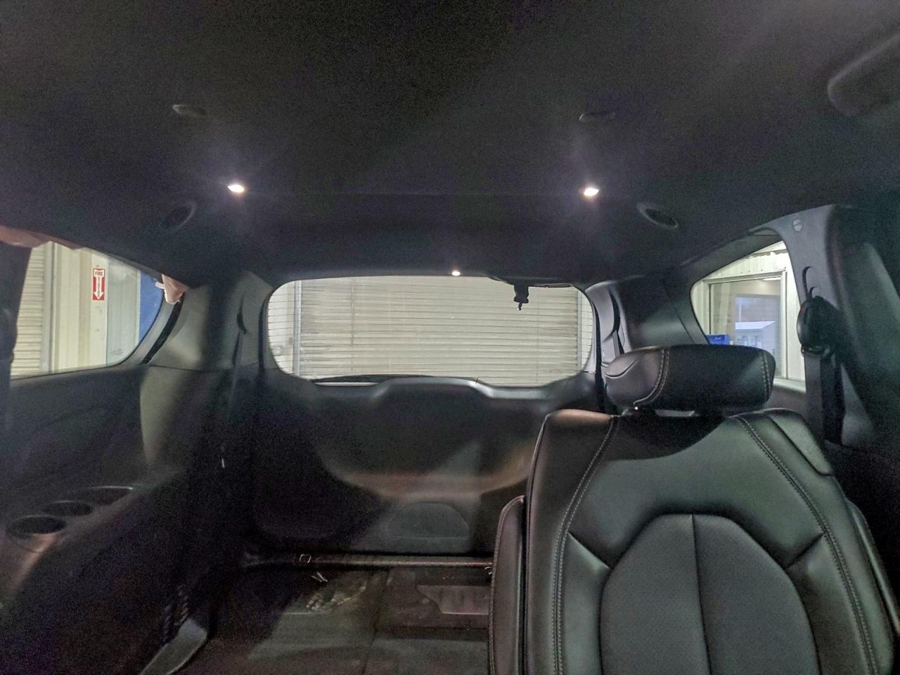 2025 CHRYSLER PACIFICA SELECT photo 10