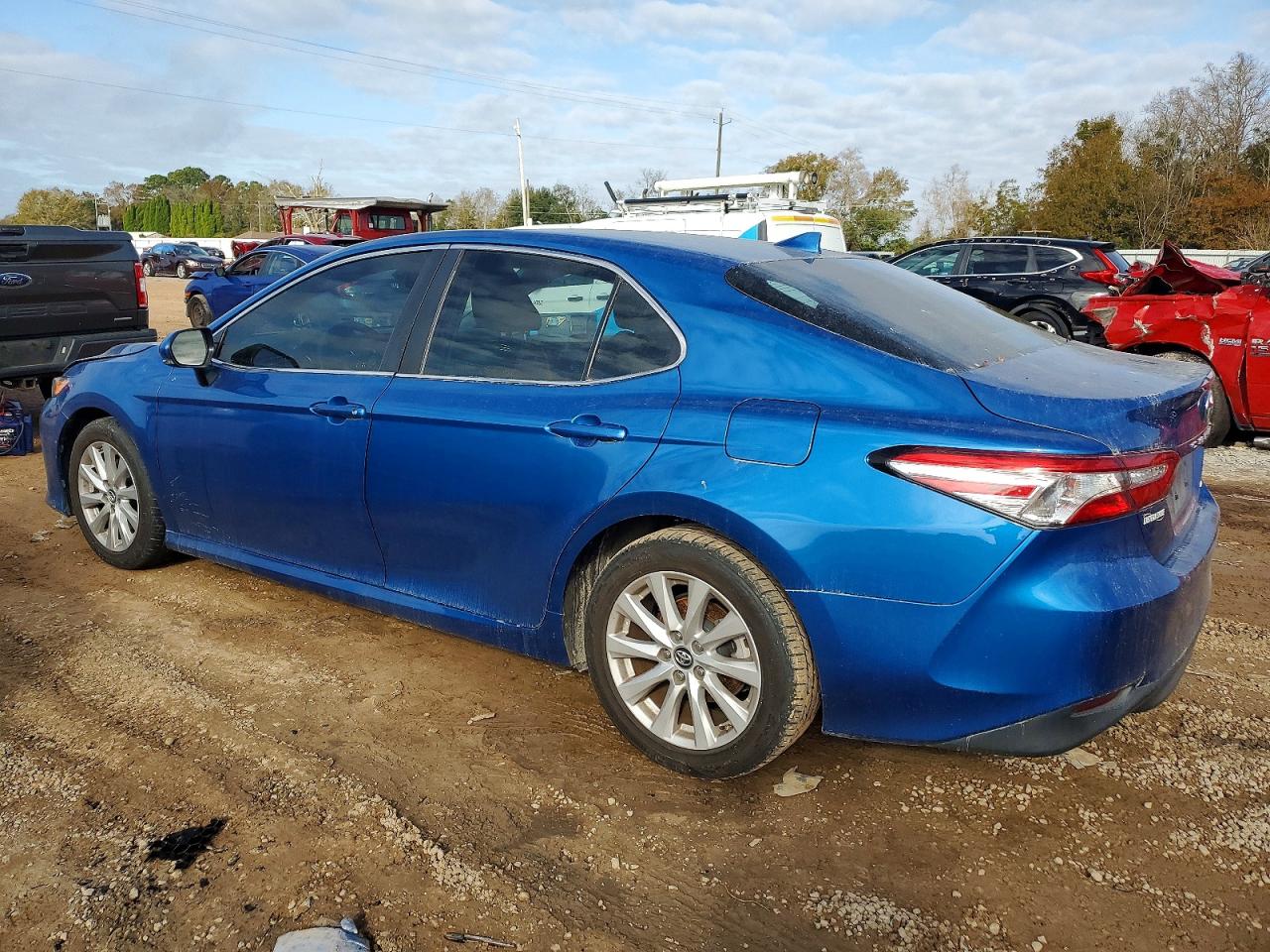 2019 TOYOTA CAMRY L photo 2
