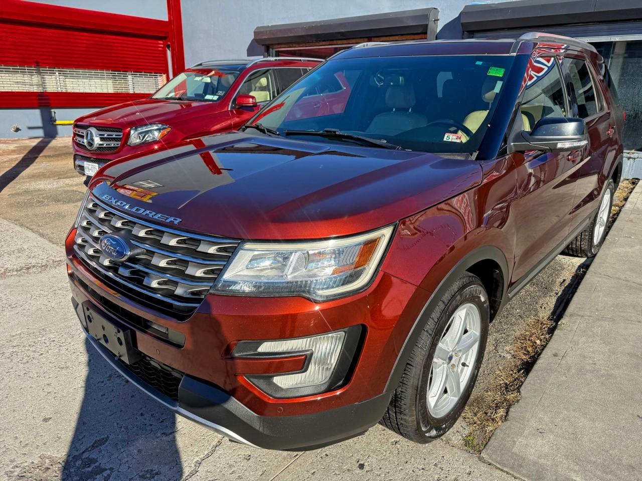 2017 FORD EXPLORER photo 2
