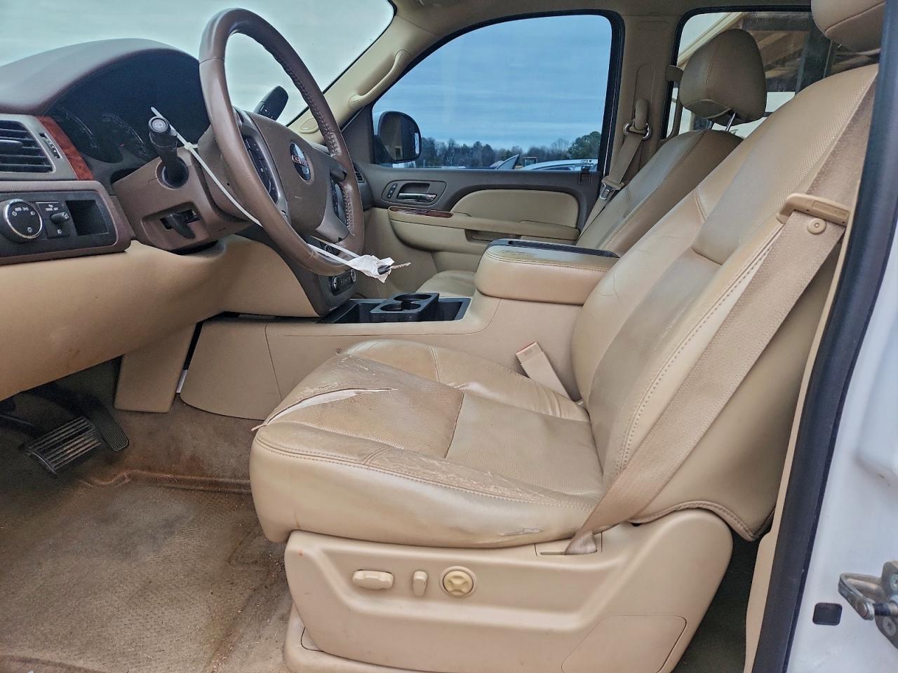 2011 GMC YUKON XL C1500 SLT photo 7