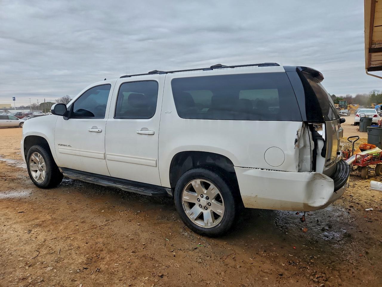 2011 GMC YUKON XL C1500 SLT photo 2