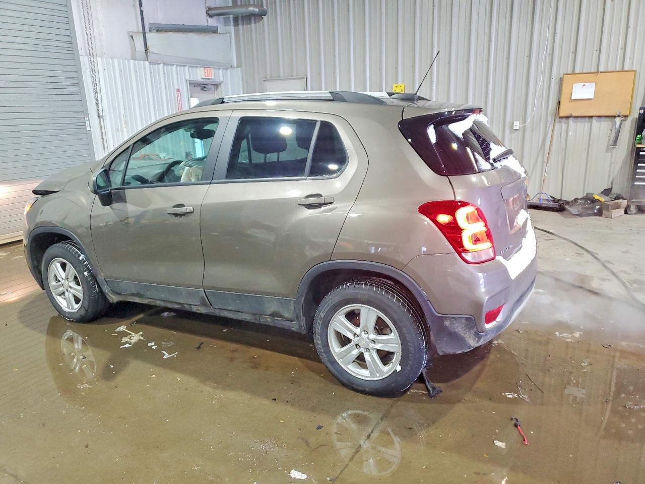 2022 CHEVROLET TRAX 1LT photo 2