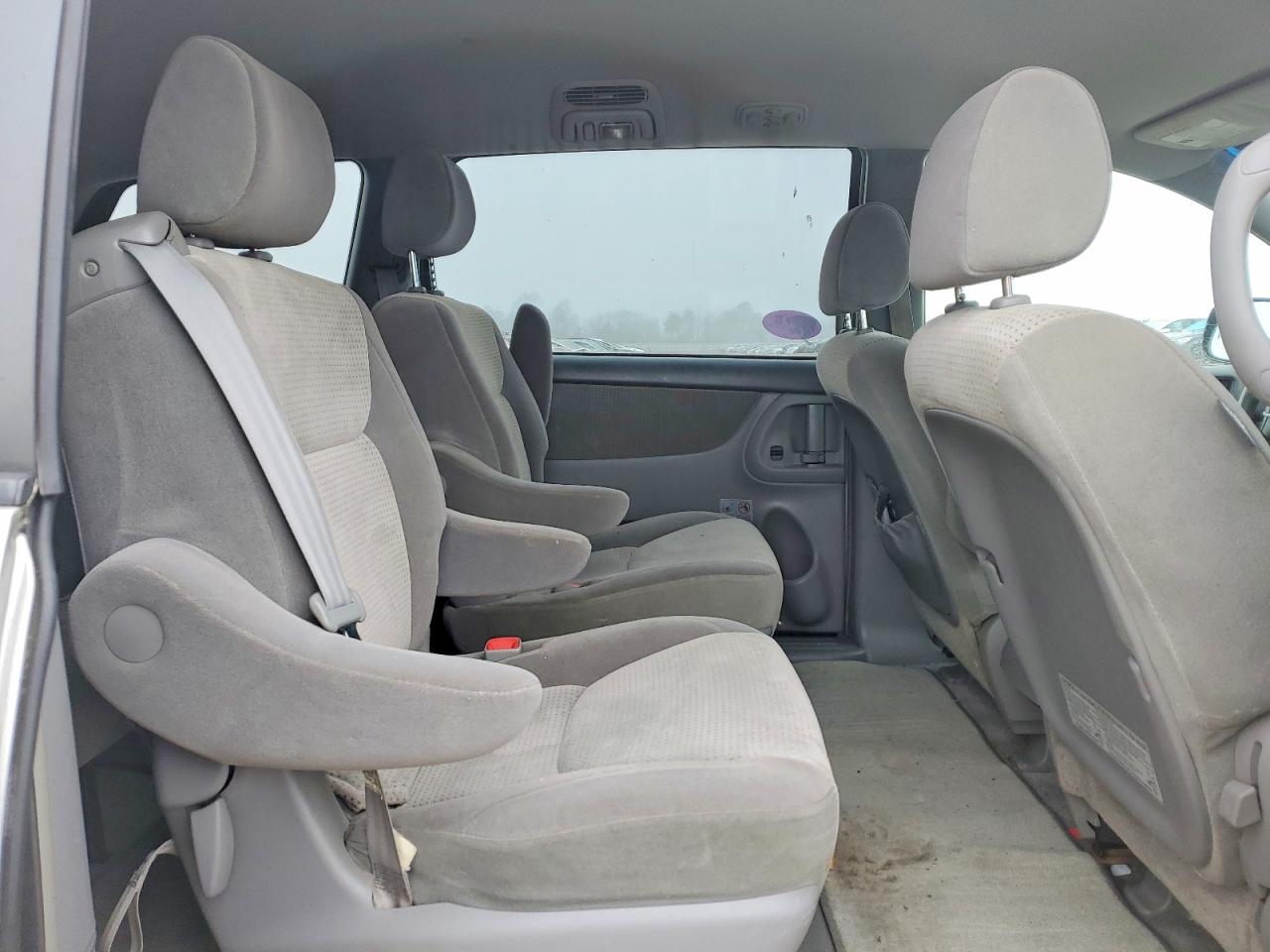 2007 TOYOTA SIENNA CE photo 11