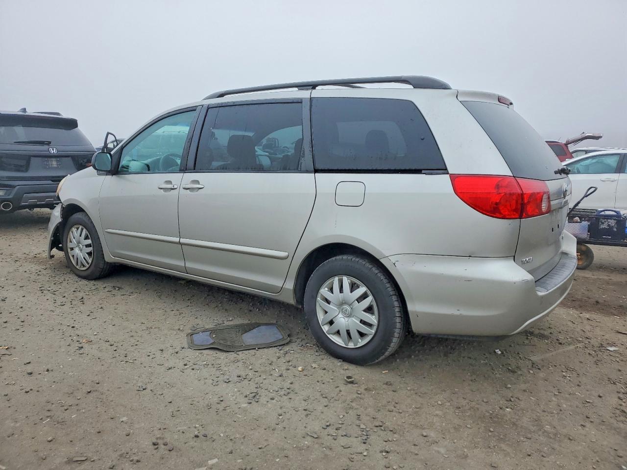 2007 TOYOTA SIENNA CE photo 2