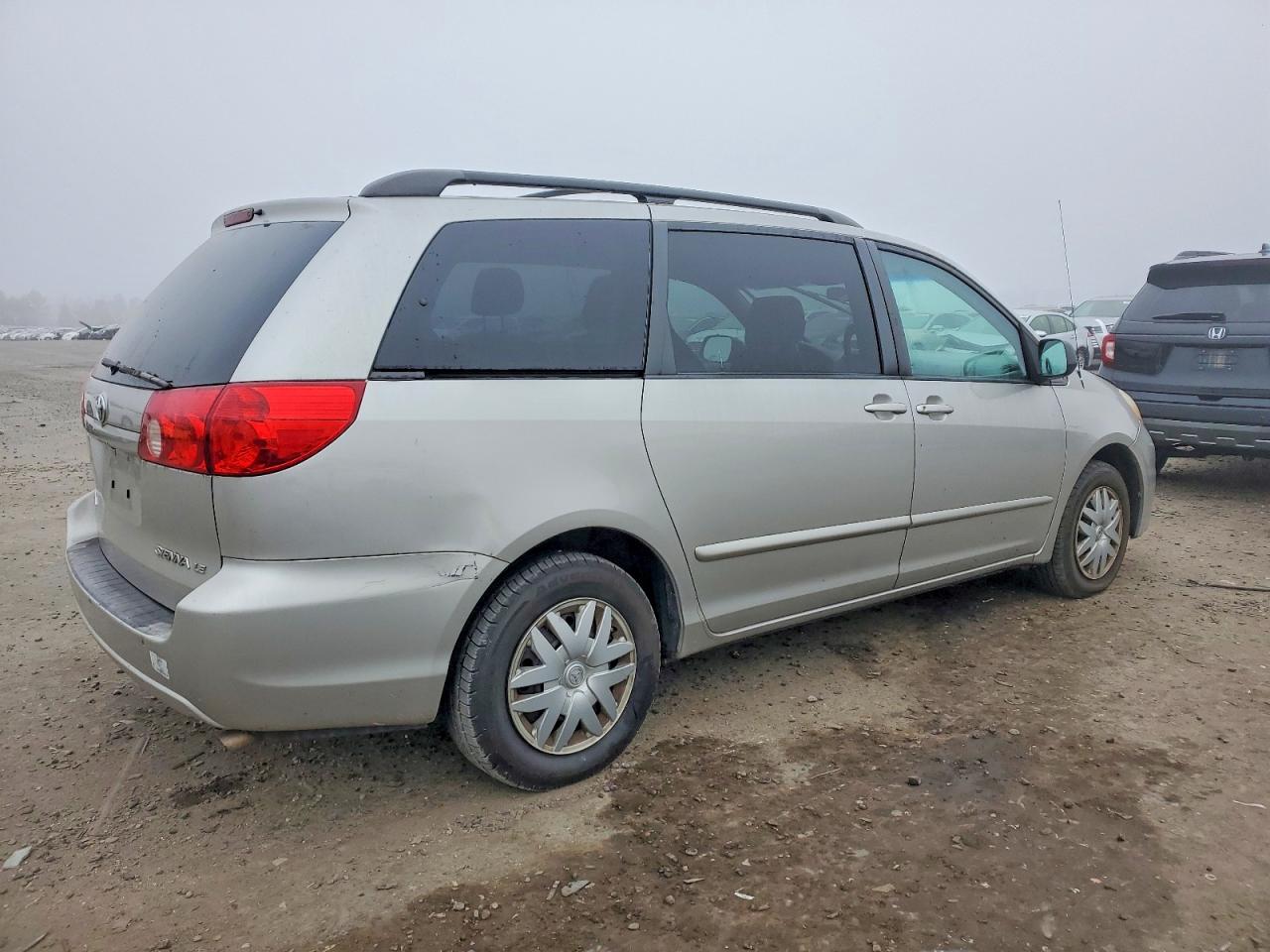 2007 TOYOTA SIENNA CE photo 3
