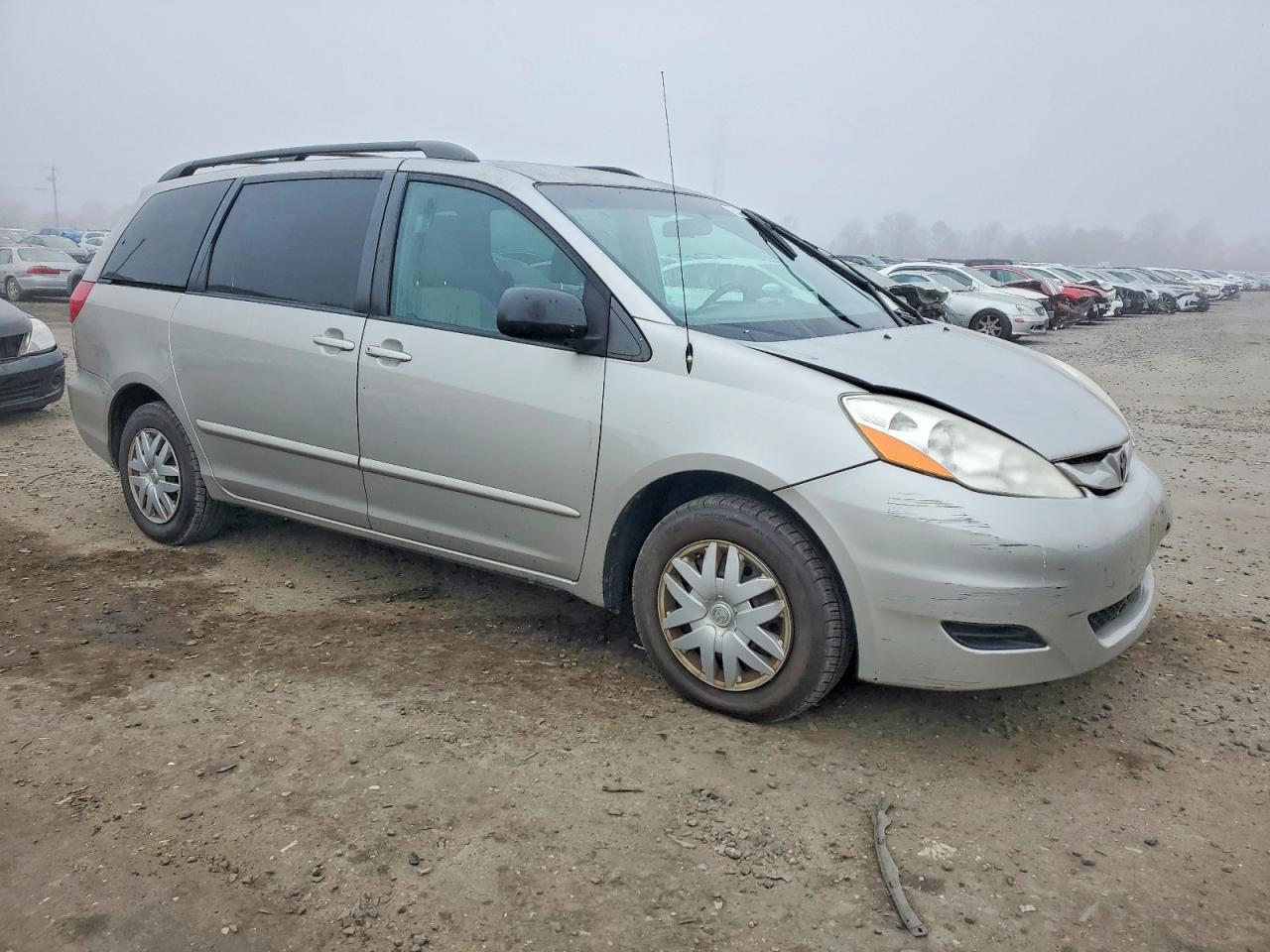 2007 TOYOTA SIENNA CE photo 4