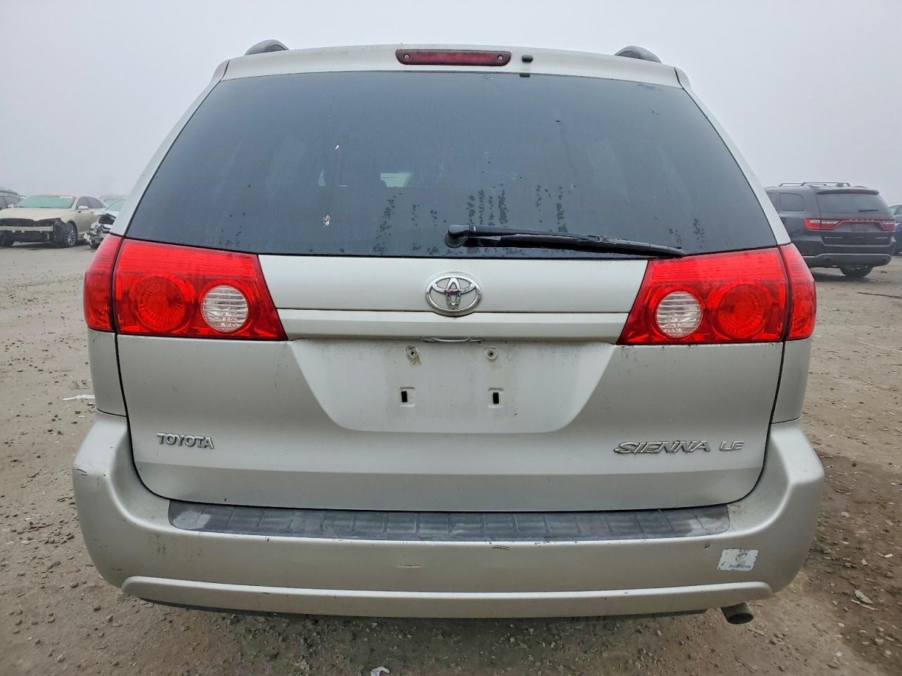2007 TOYOTA SIENNA CE photo 6
