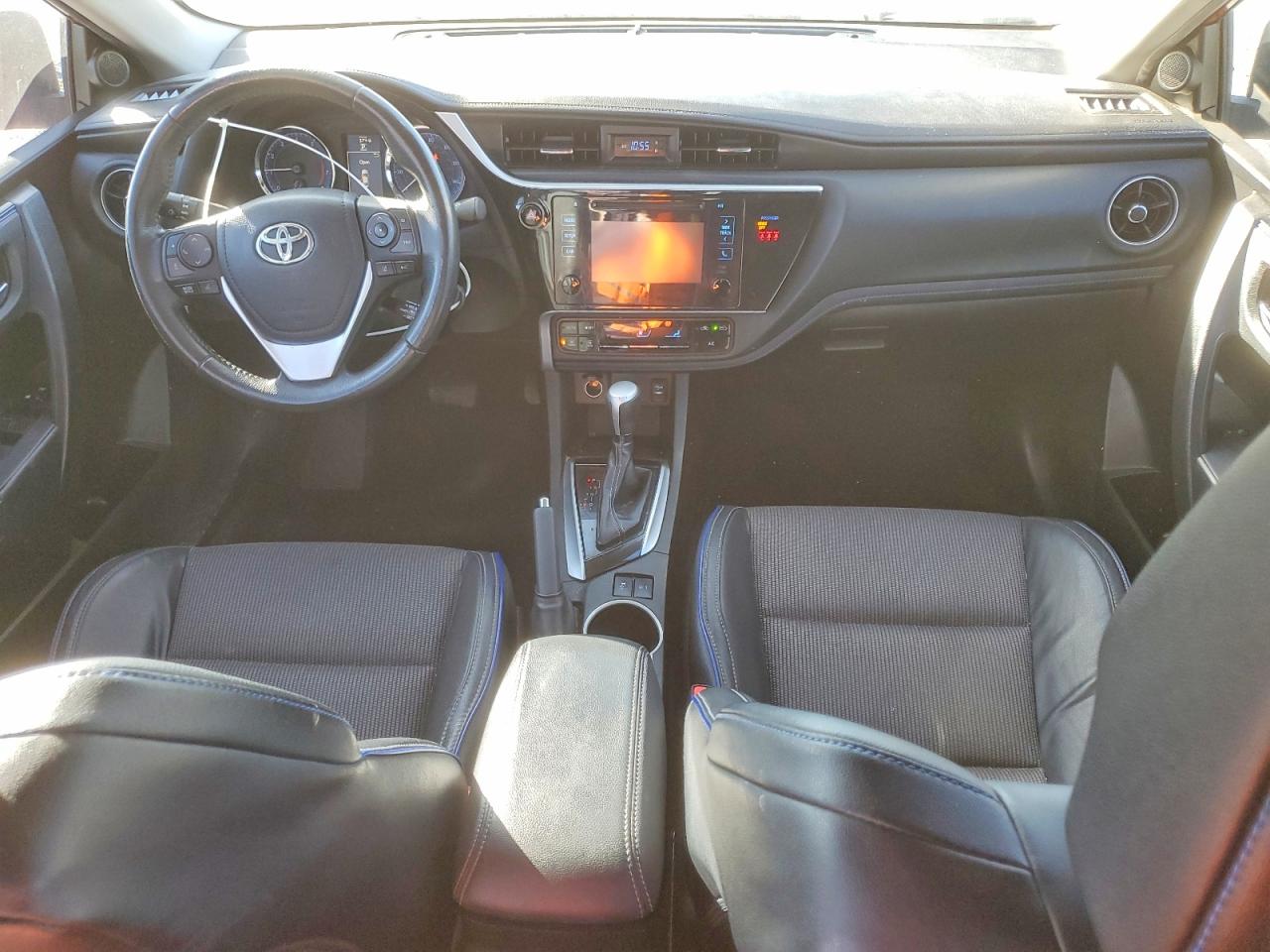 2018 TOYOTA COROLLA L photo 8