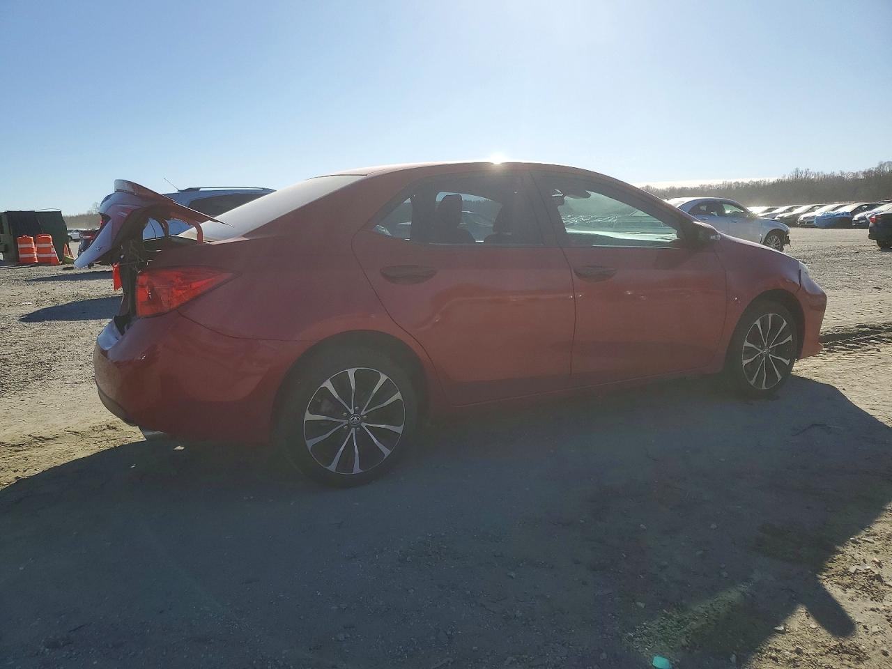 2018 TOYOTA COROLLA L photo 3