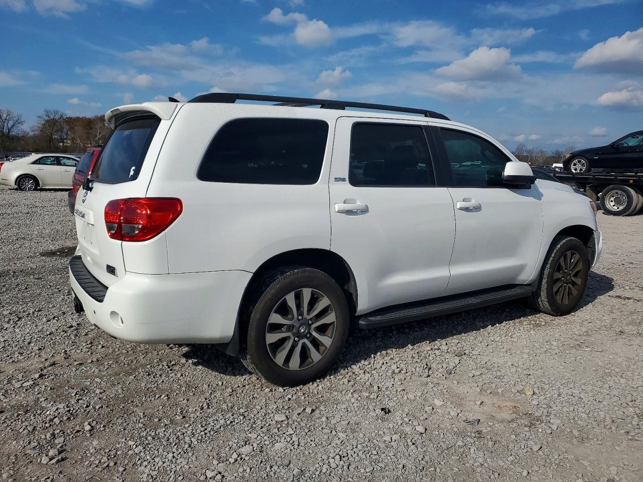 2016 TOYOTA SEQUOIA SR5 photo 3