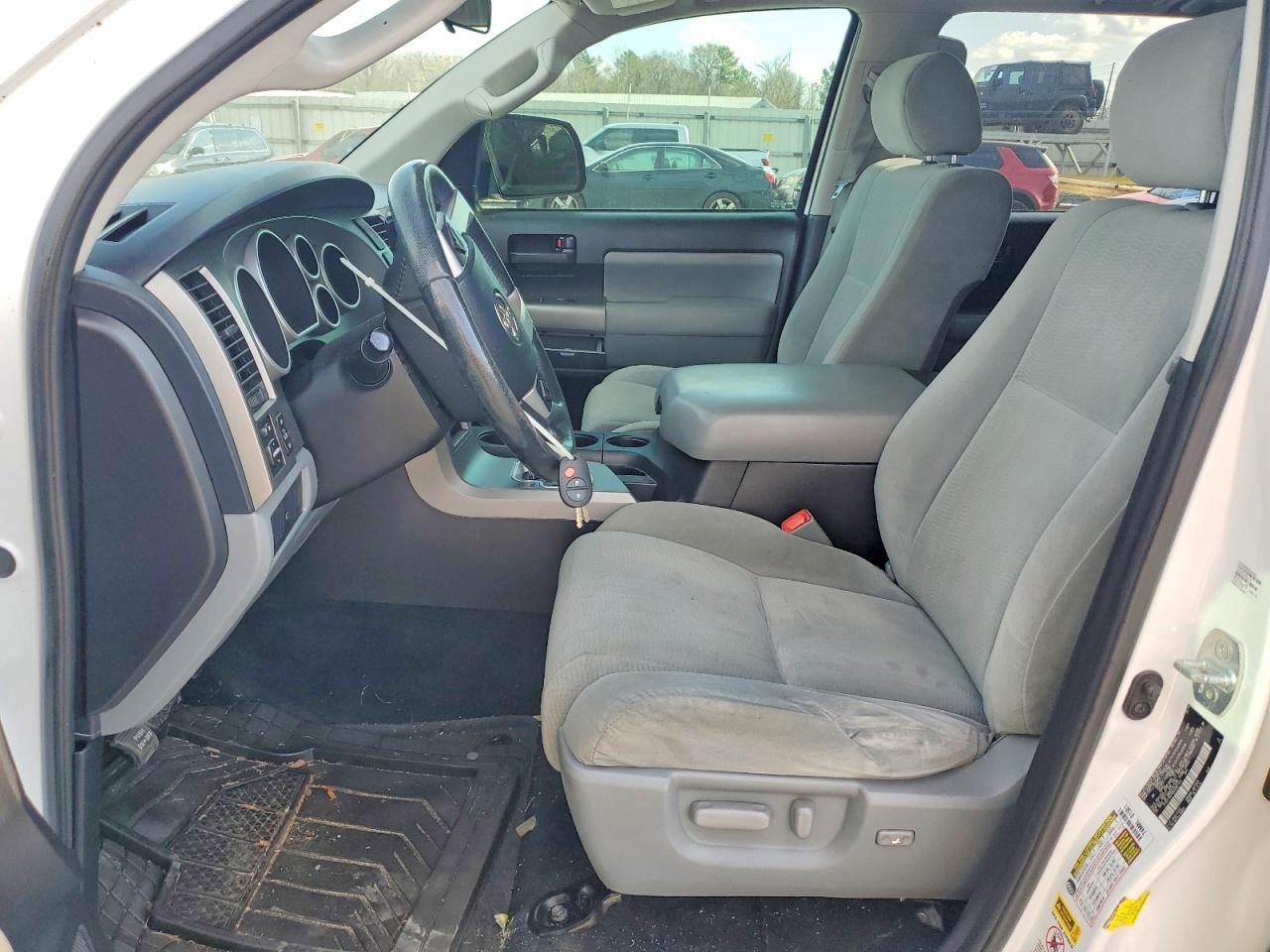 2016 TOYOTA SEQUOIA SR5 photo 7