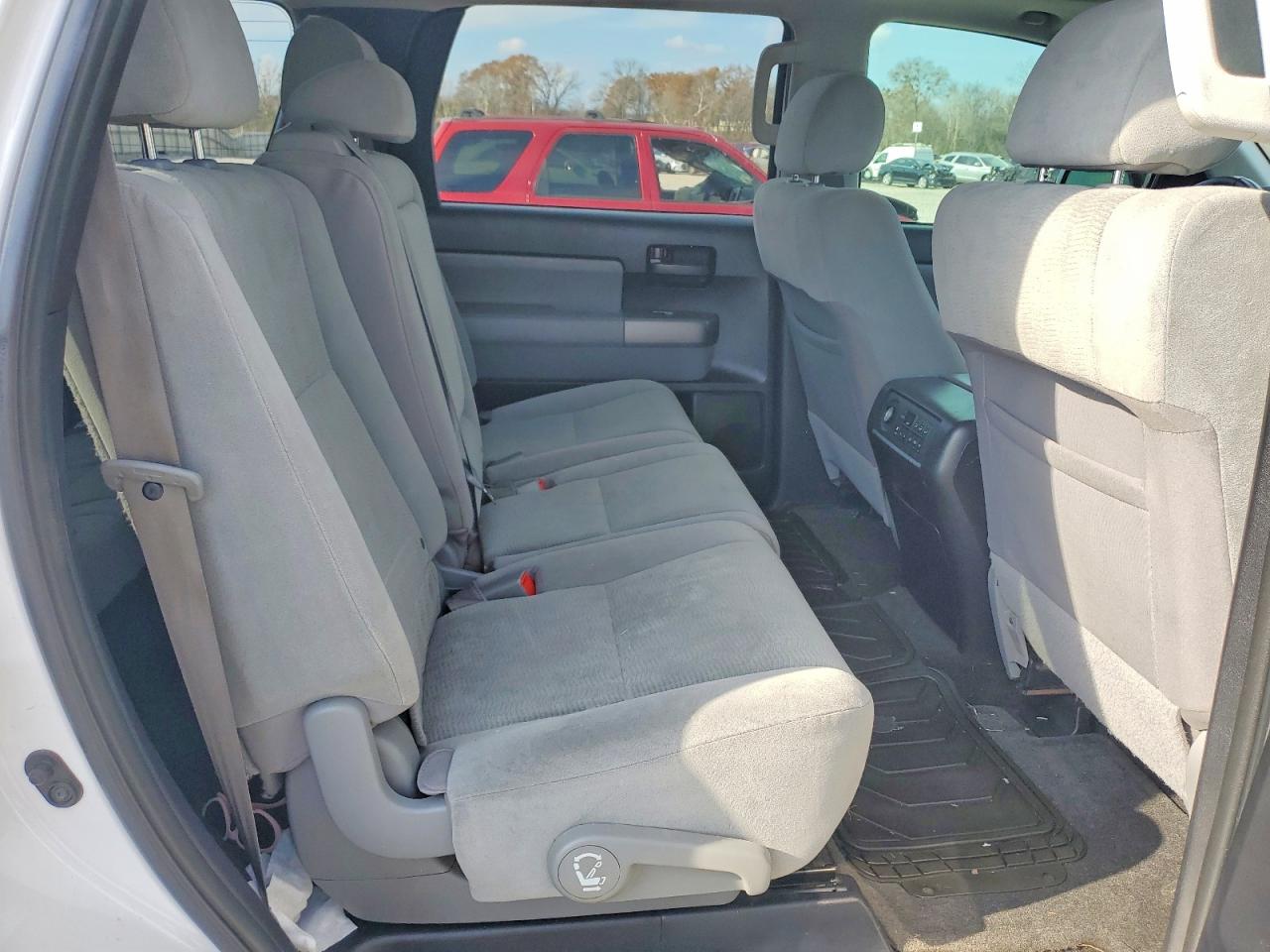 2016 TOYOTA SEQUOIA SR5 photo 11