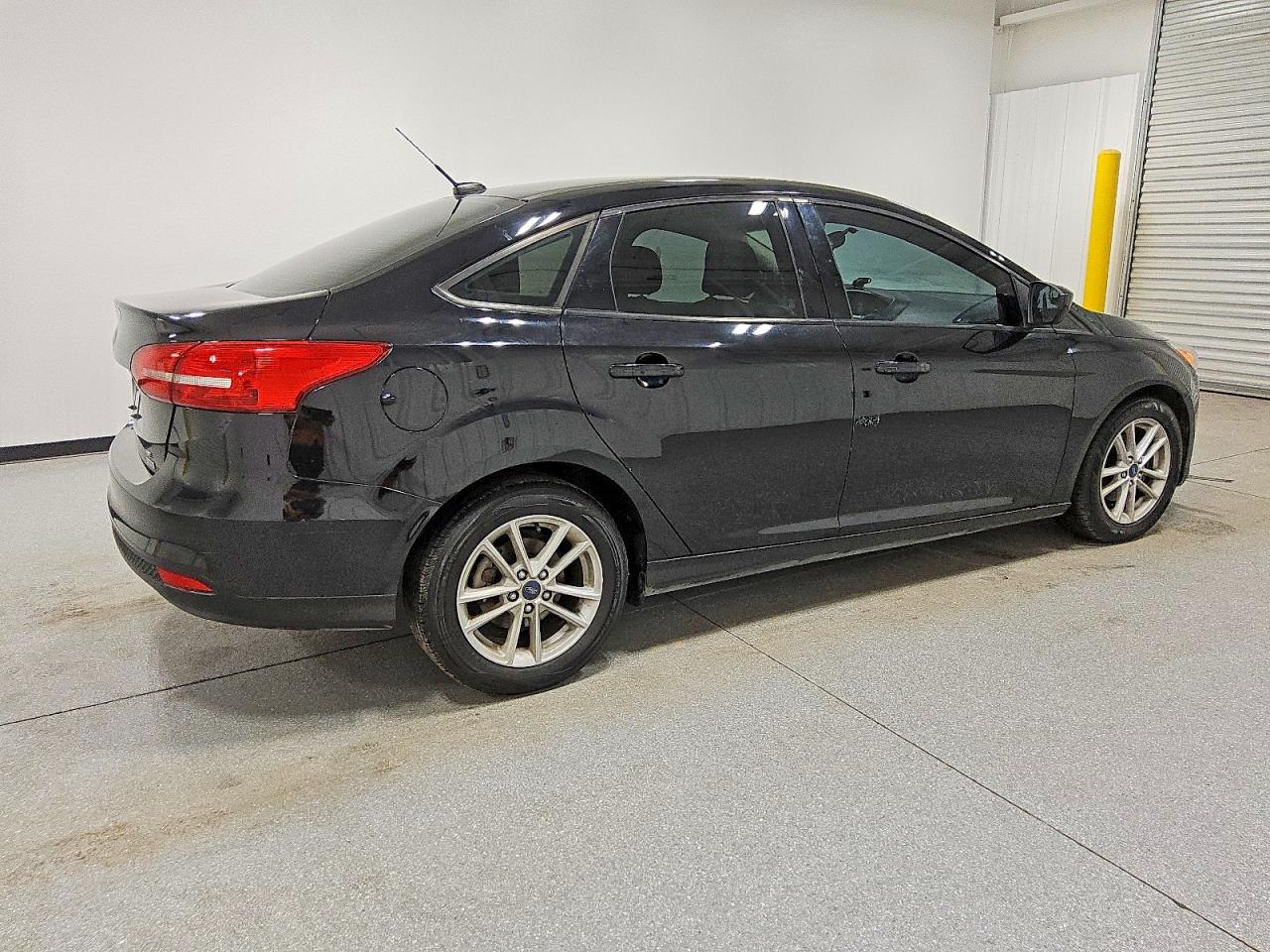 2018 FORD FOCUS SE photo 3