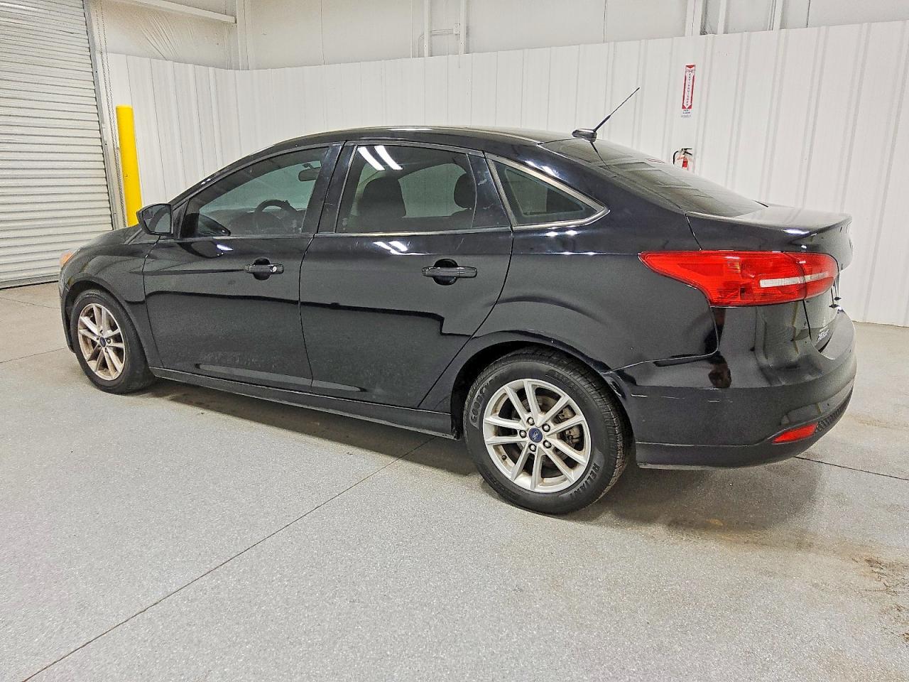 2018 FORD FOCUS SE photo 2