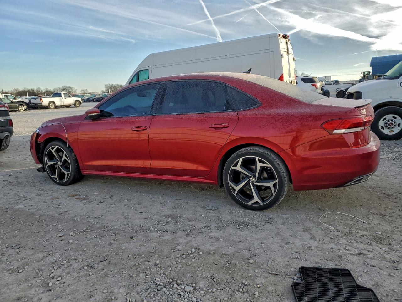2021 VOLKSWAGEN PASSAT R-LINE photo 2