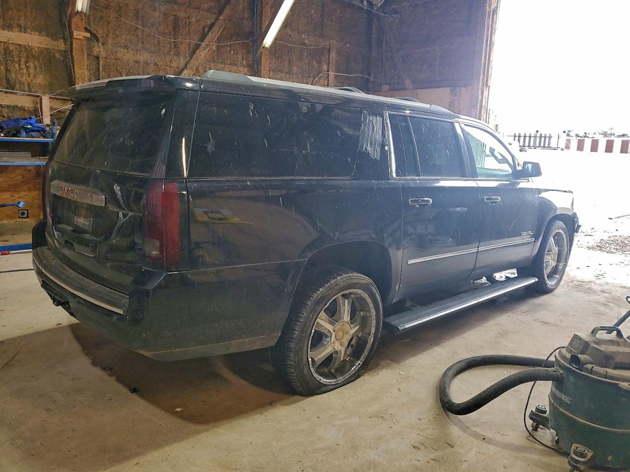 2015 GMC YUKON XL DENALI photo 3