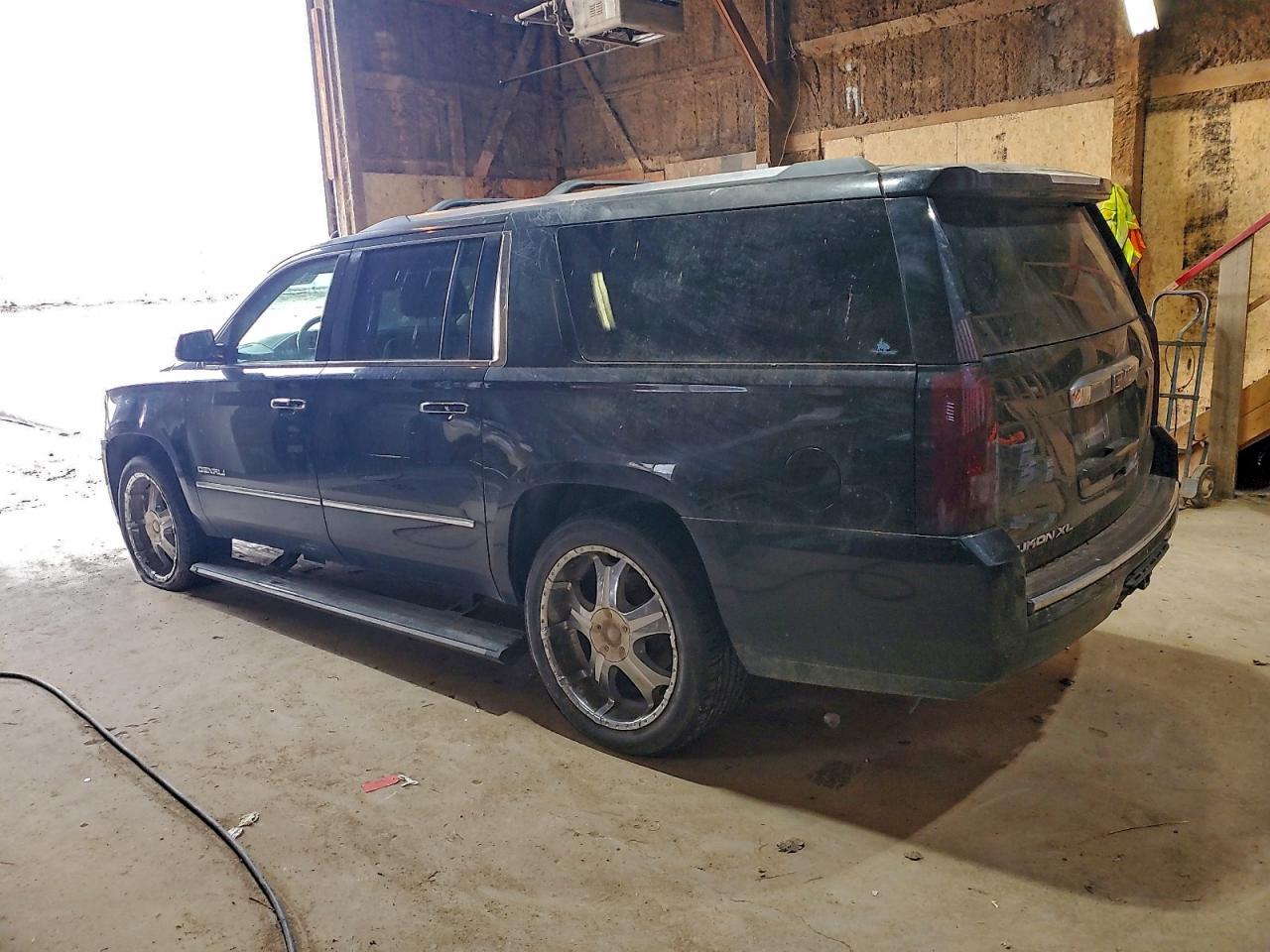 2015 GMC YUKON XL DENALI photo 2
