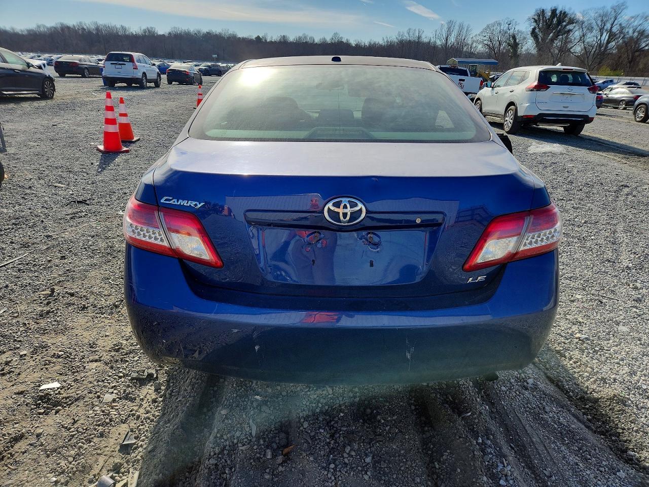 2011 TOYOTA CAMRY BASE photo 16