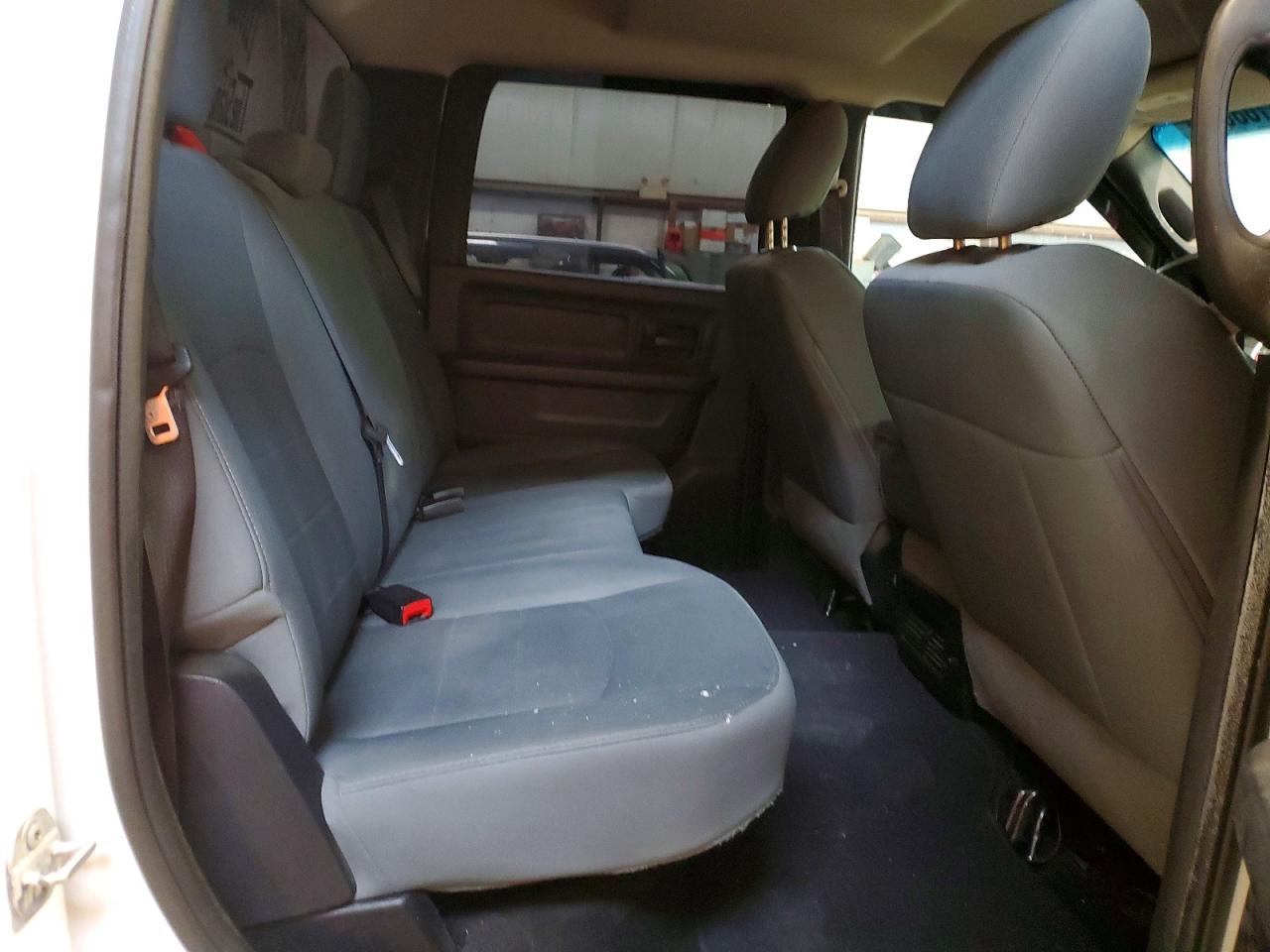 2016 RAM 1500 ST photo 10