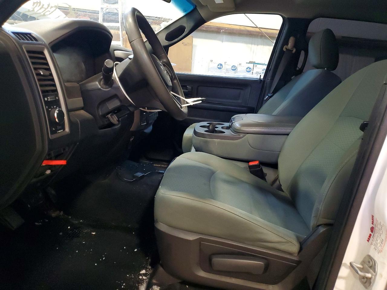 2016 RAM 1500 ST photo 7