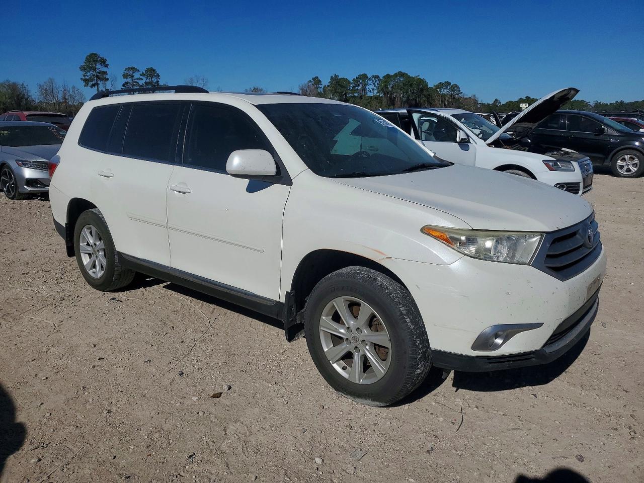 2013 TOYOTA HIGHLANDER BASE photo 4