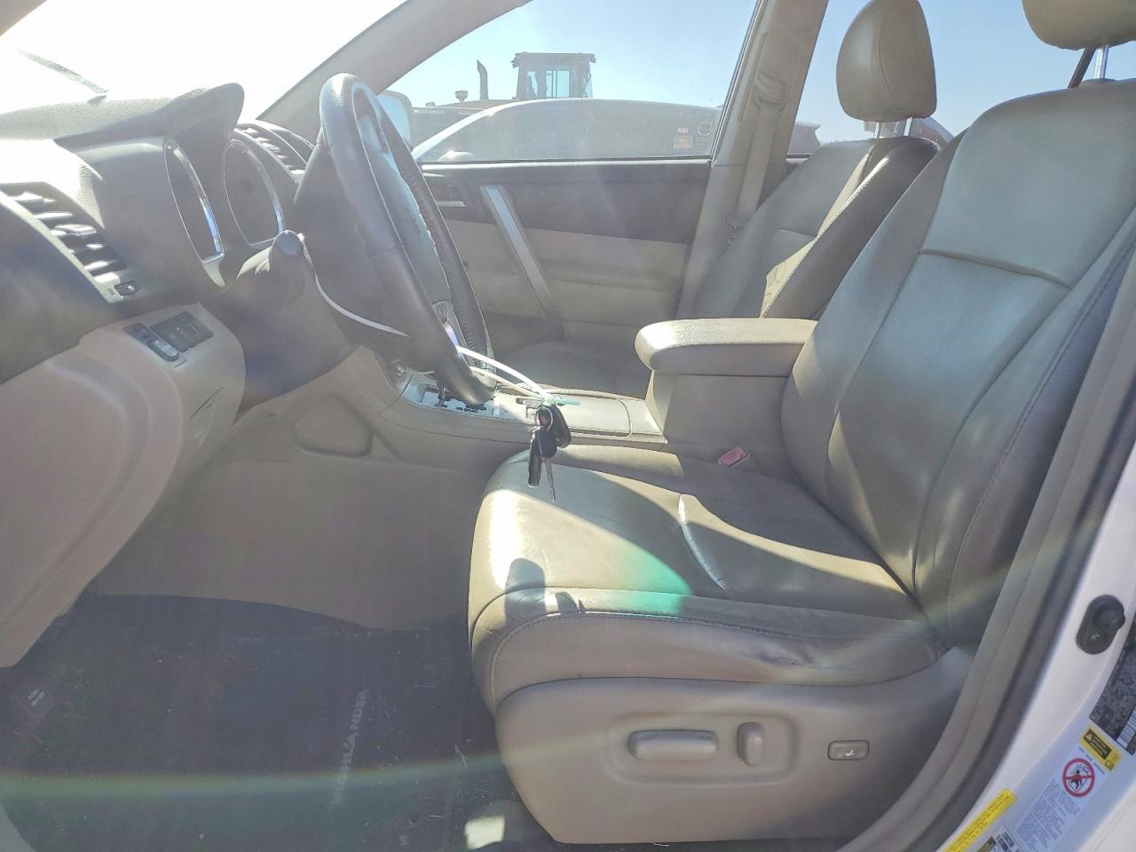 2013 TOYOTA HIGHLANDER BASE photo 7