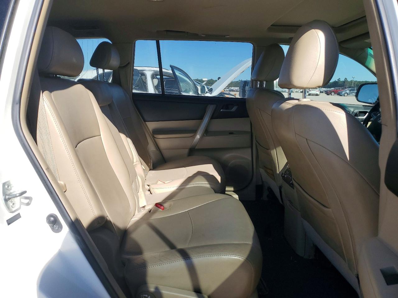 2013 TOYOTA HIGHLANDER BASE photo 11