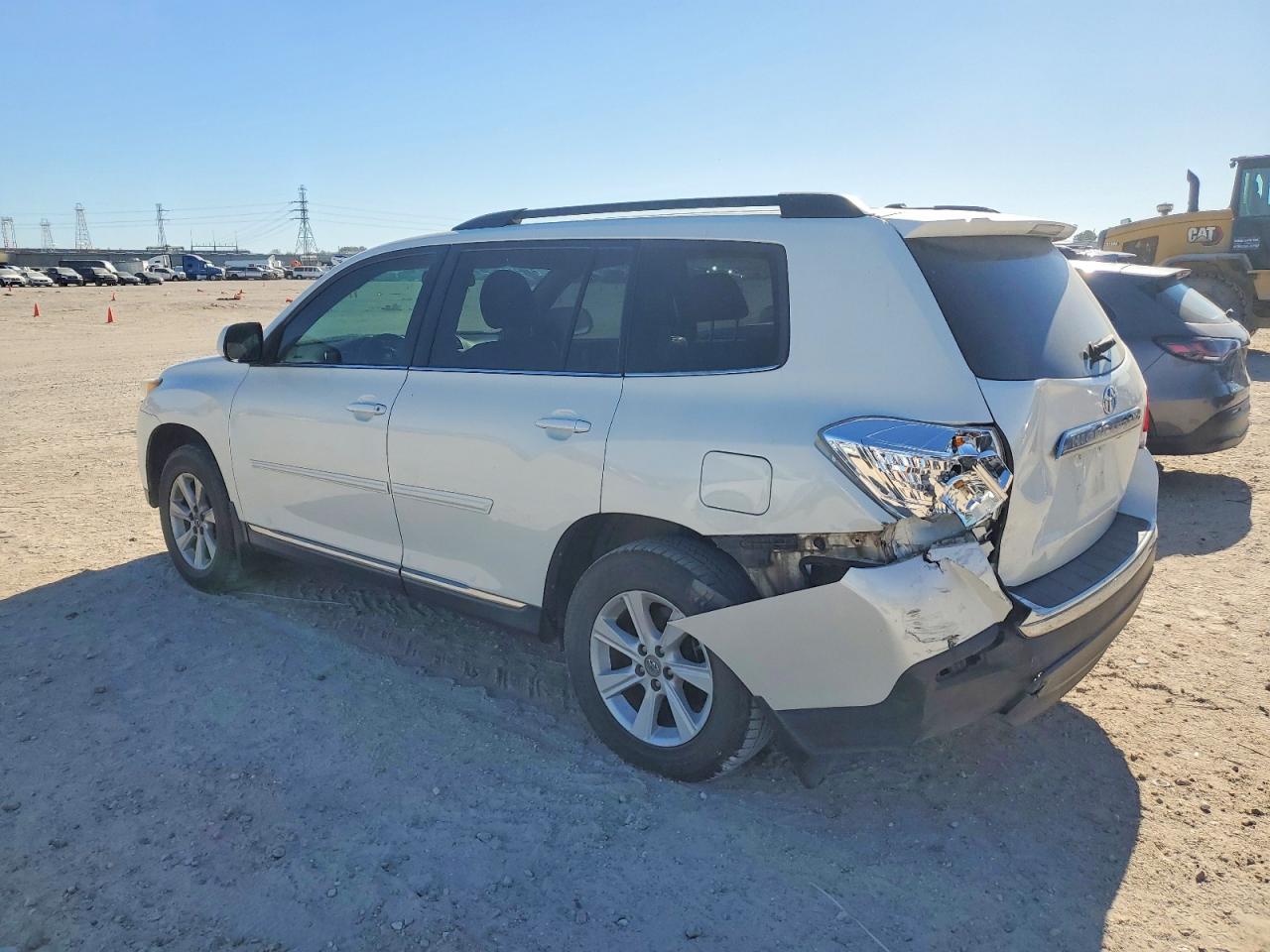2013 TOYOTA HIGHLANDER BASE photo 2