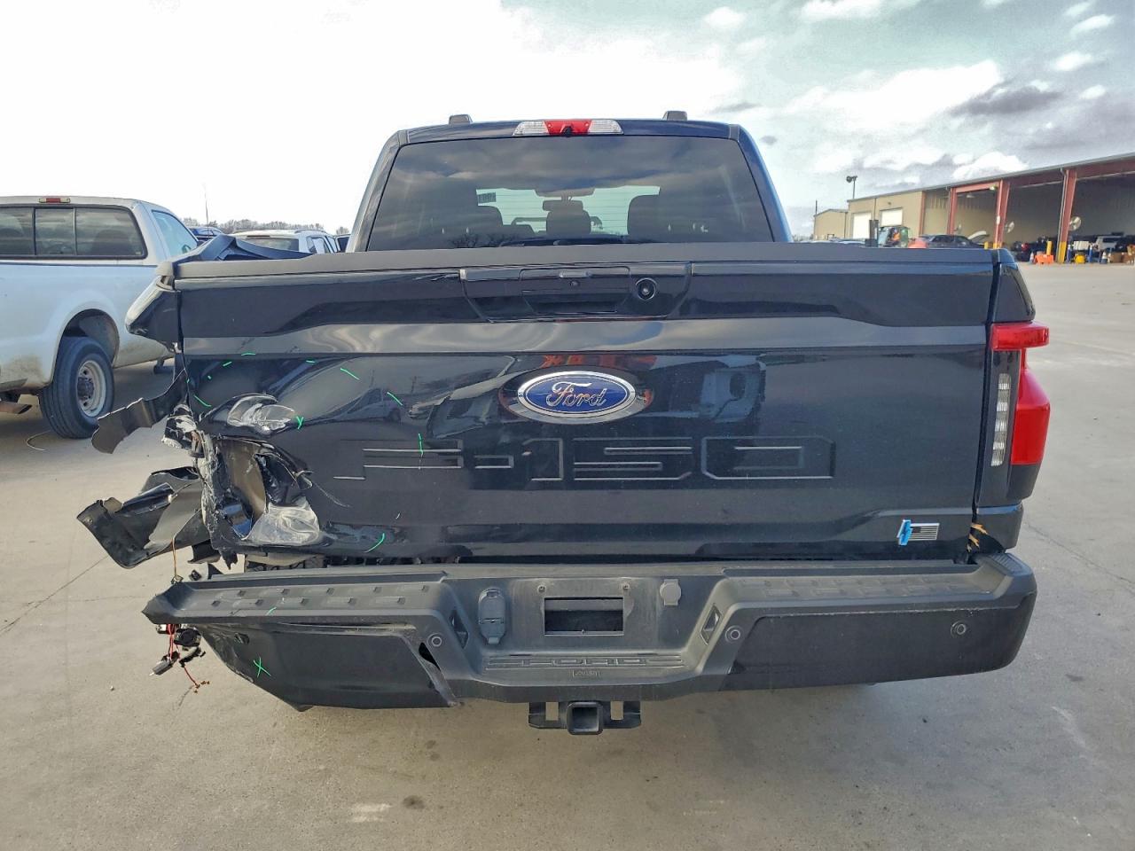 2023 FORD F150 LIGHTNING PRO photo 6