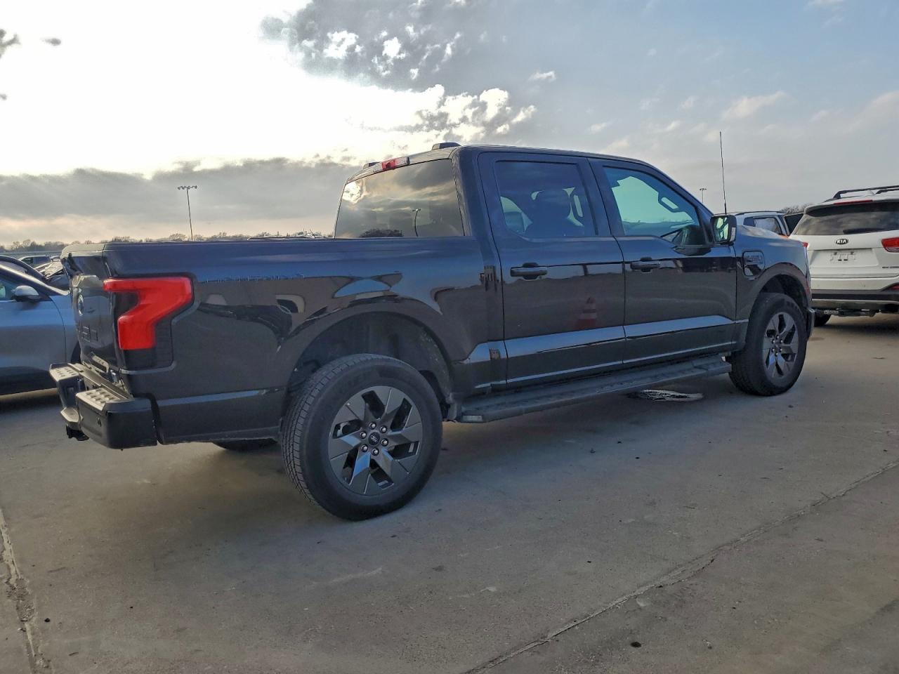 2023 FORD F150 LIGHTNING PRO photo 3