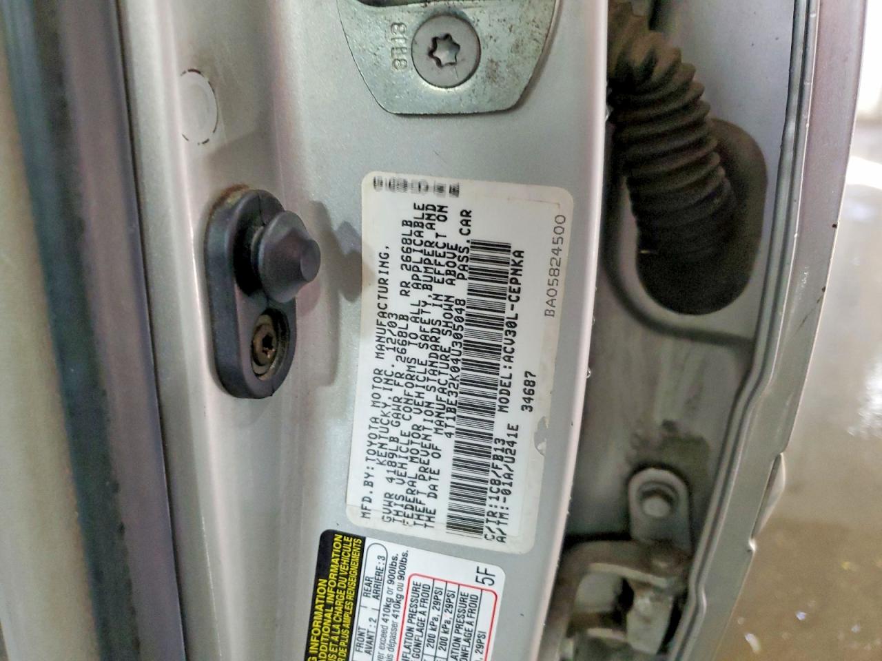 2004 TOYOTA CAMRY LE photo 12