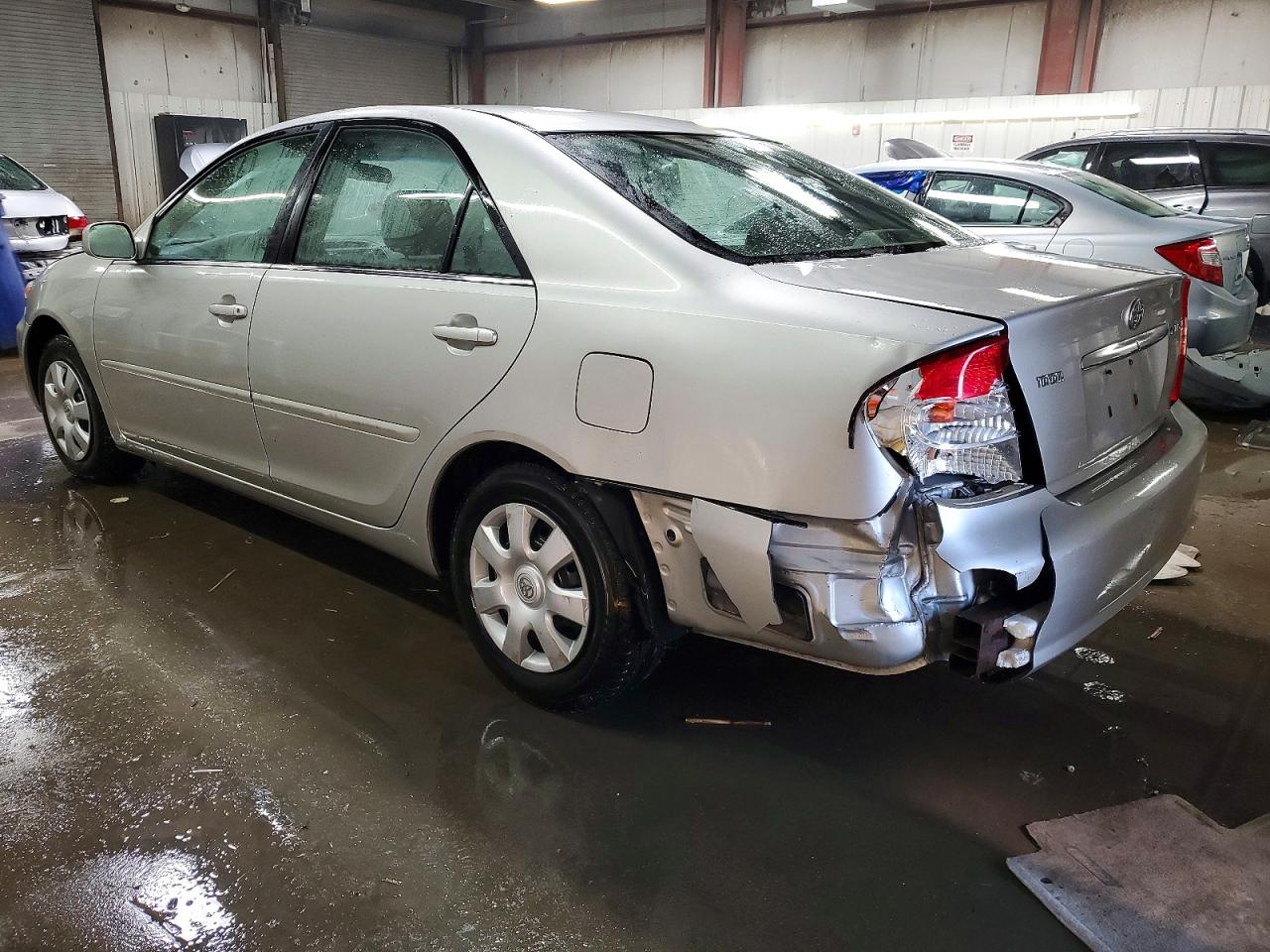 2004 TOYOTA CAMRY LE photo 2