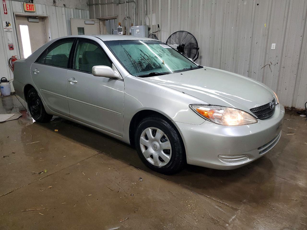 2004 TOYOTA CAMRY LE photo 4