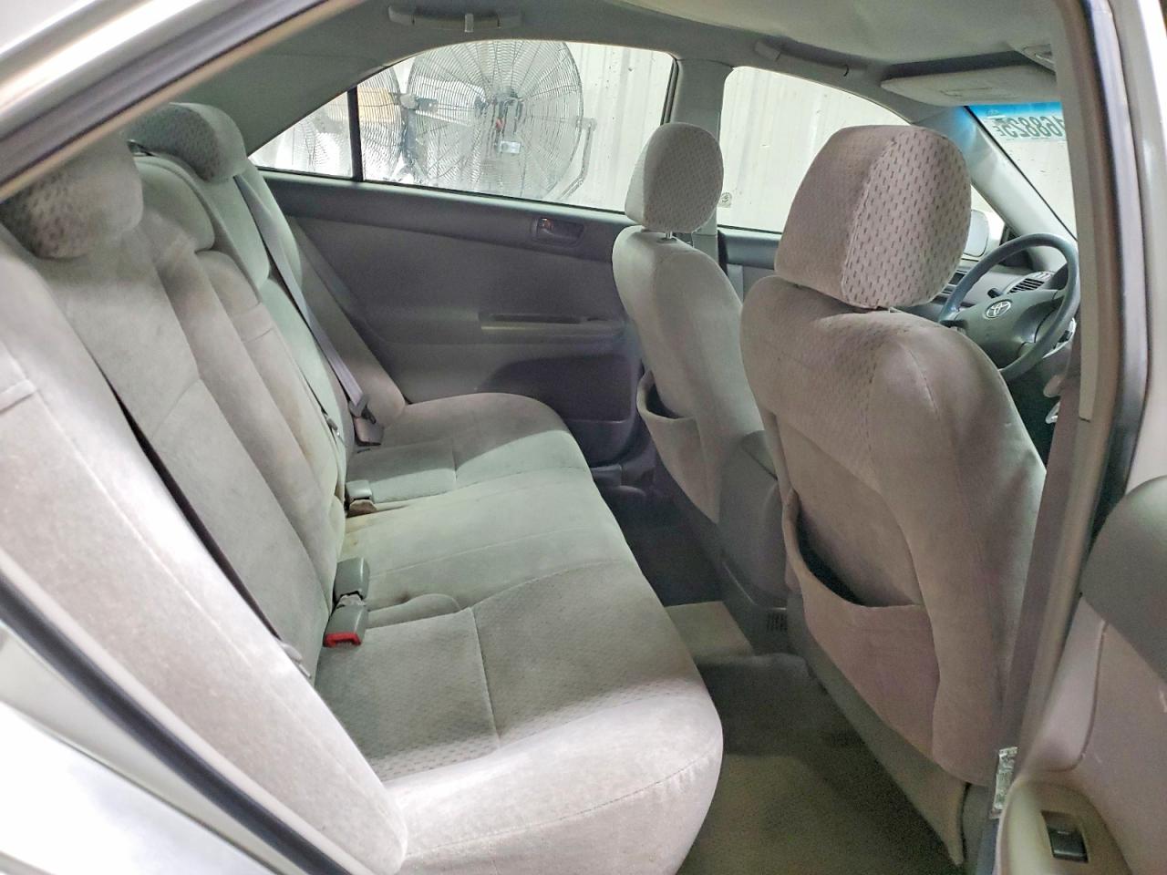 2004 TOYOTA CAMRY LE photo 10