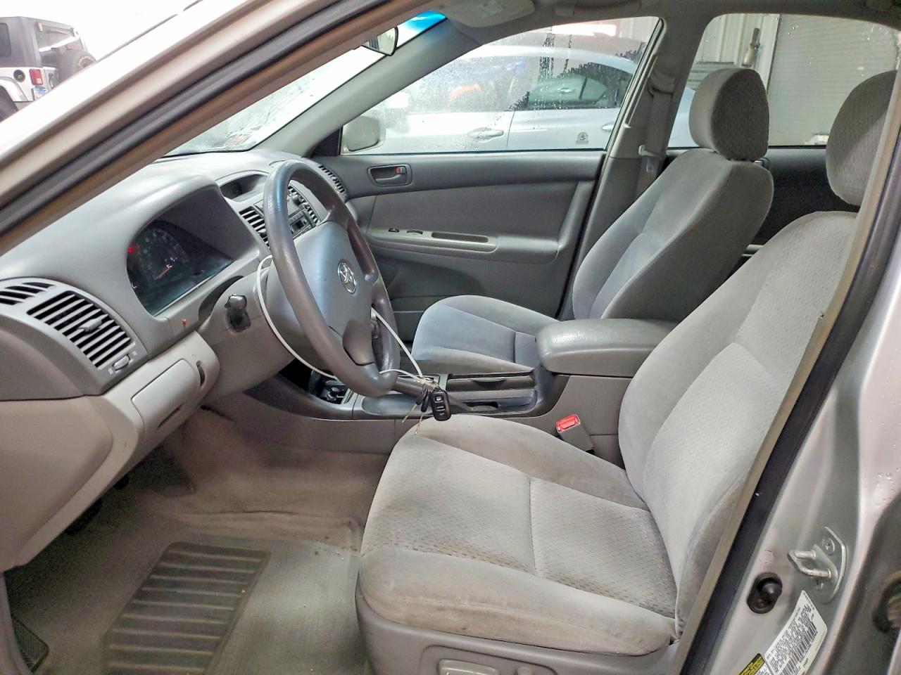 2004 TOYOTA CAMRY LE photo 7