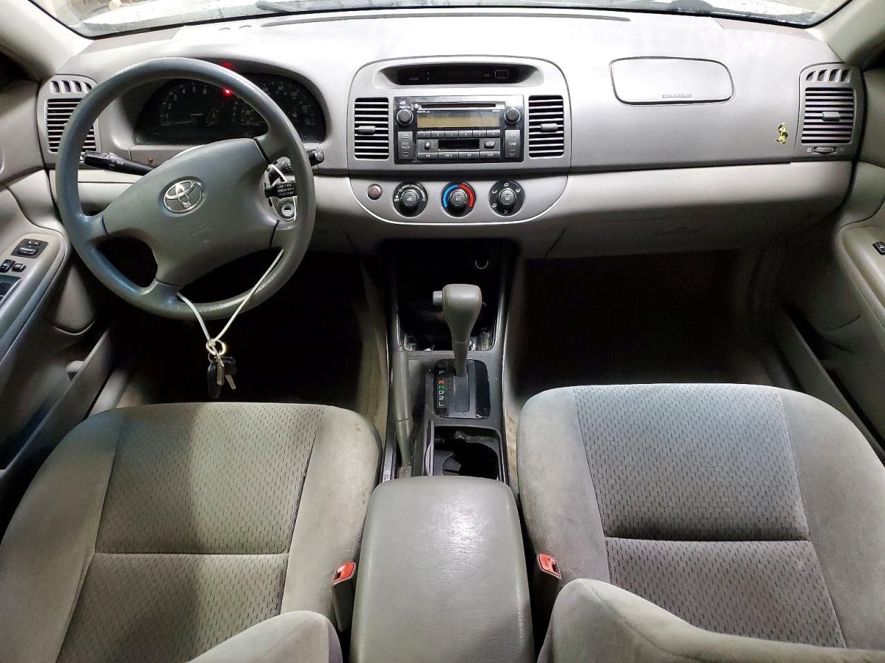 2004 TOYOTA CAMRY LE photo 8