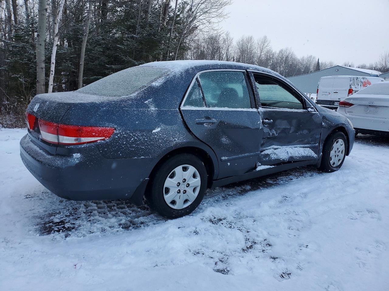 2004 HONDA ACCORD LX photo 3