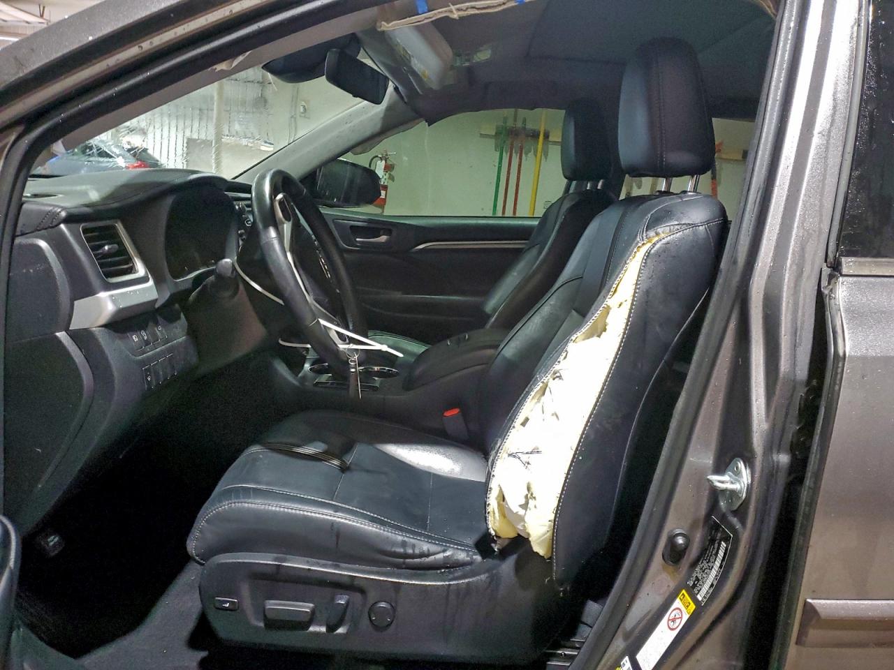 2017 TOYOTA HIGHLANDER SE photo 7