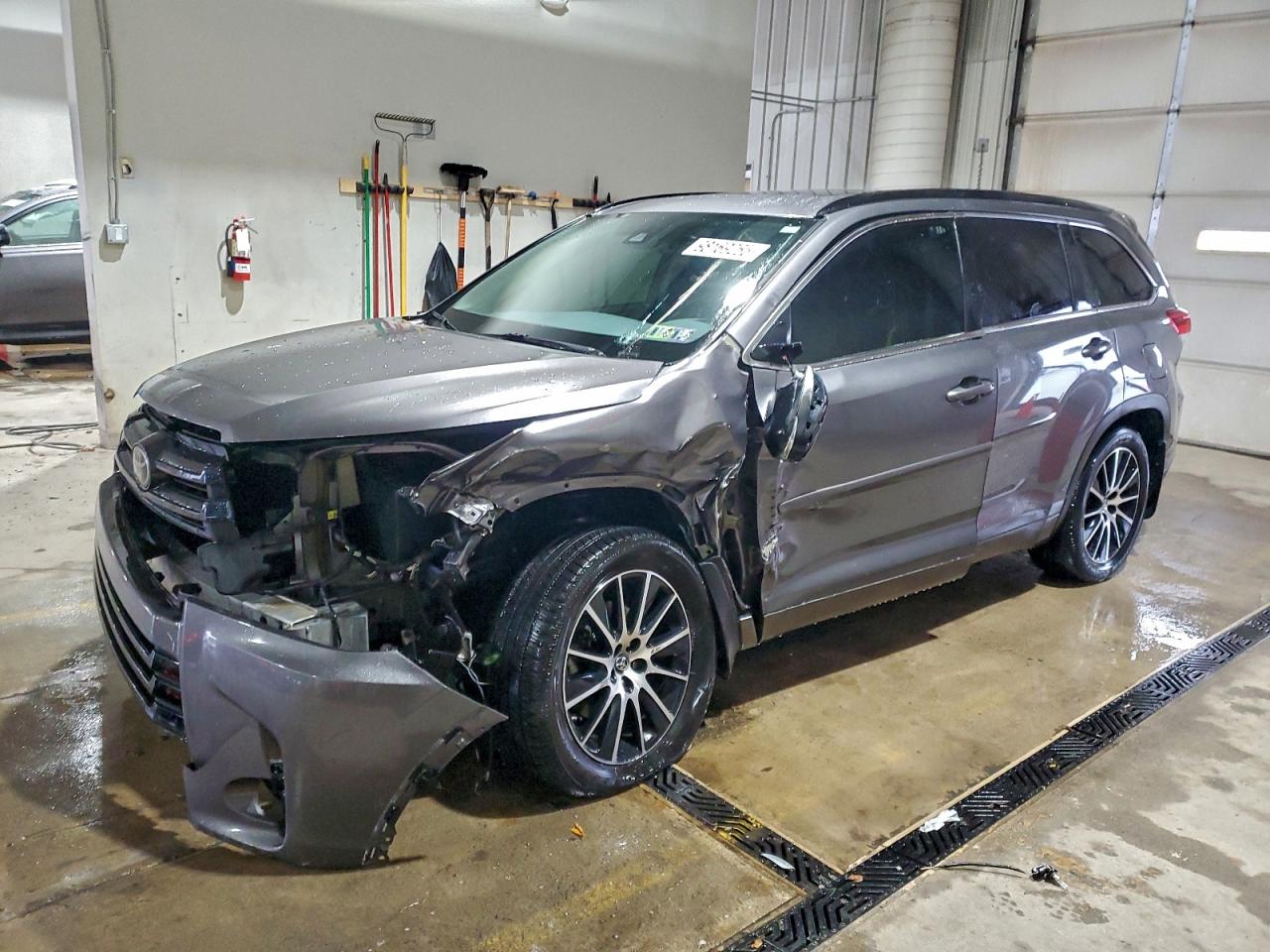 2017 TOYOTA HIGHLANDER