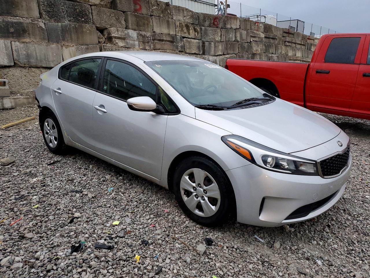 2017 KIA FORTE LX photo 4