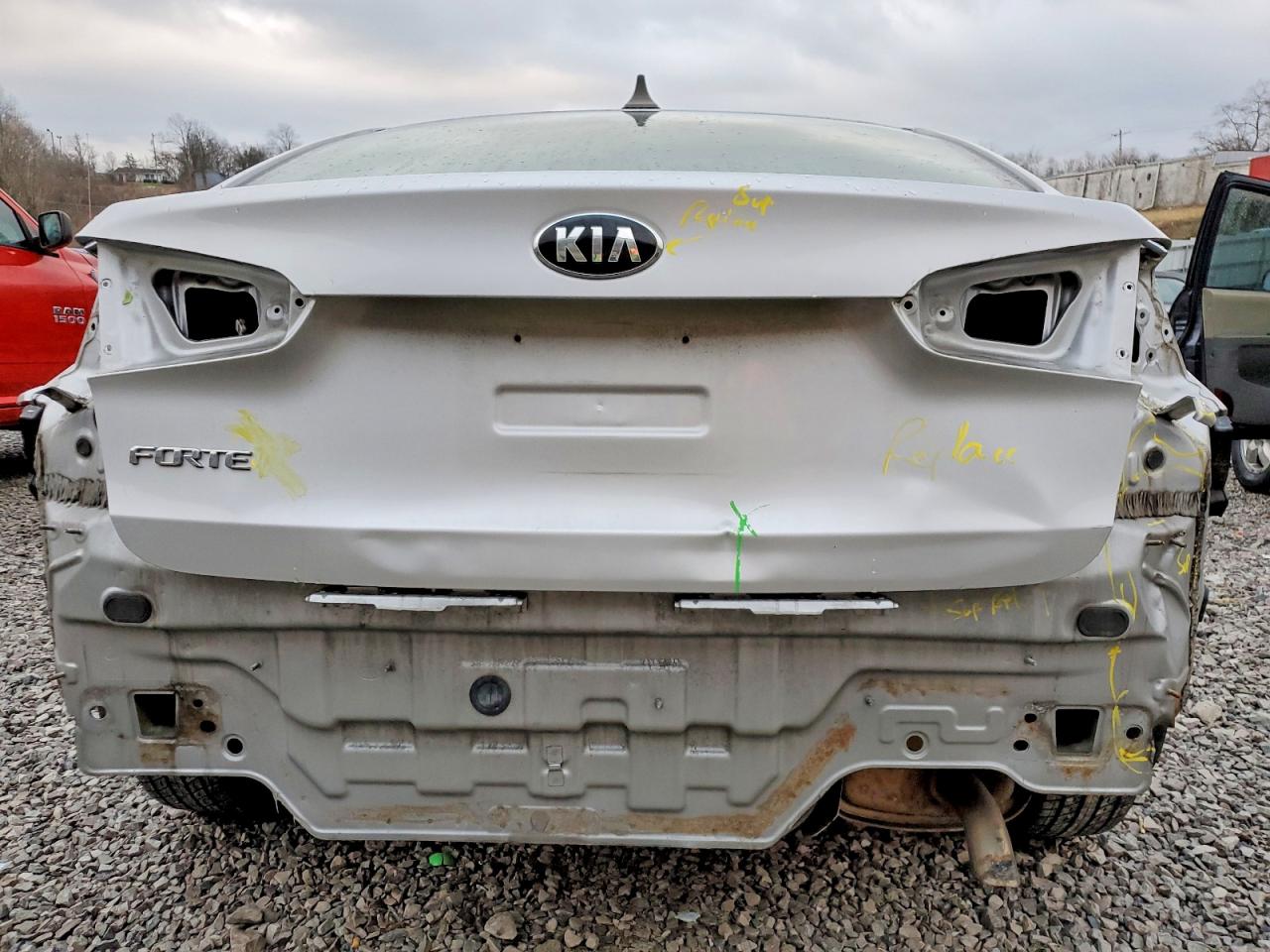 2017 KIA FORTE LX photo 6